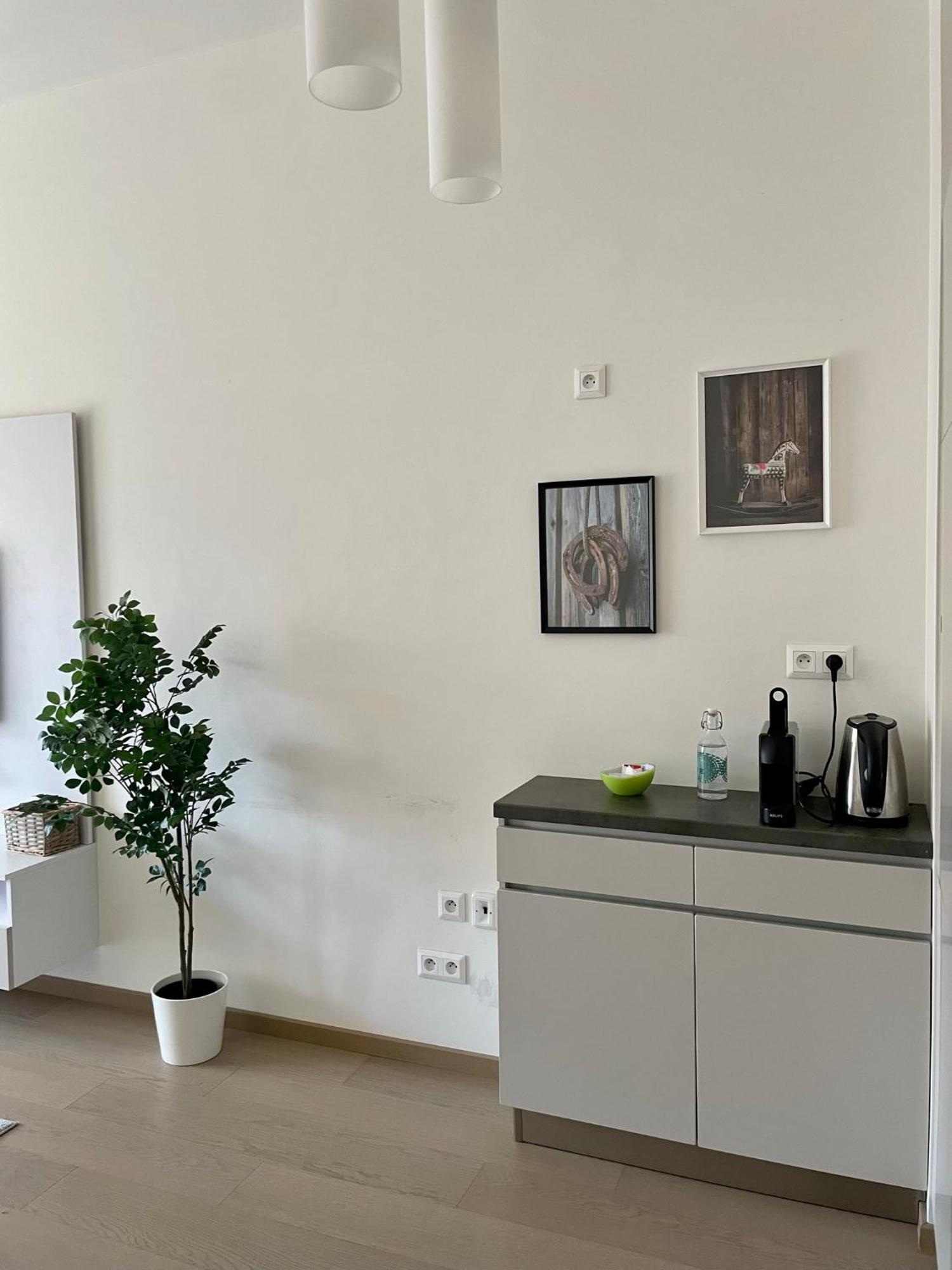 New, Beautiful With Parking In Location! Pressburg